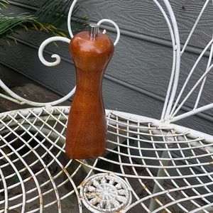 Dr Dudley pepper grinder